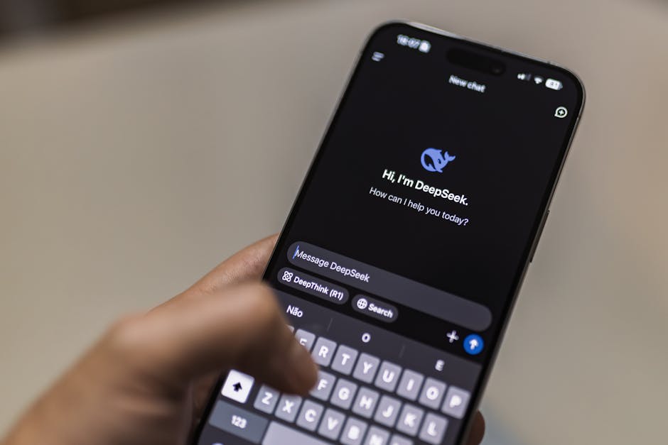 Interface de chat da inteligência artificial DeepSeek sendo exibida em um smartphone.