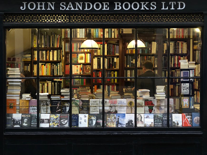 Livros de John MacArthur em destaque na vitrine de uma livraria aconchegante em Londres.