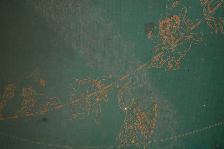 Ilustração do signo de Leão em um teto astronômico histórico, com detalhes intricados e charme vintage.