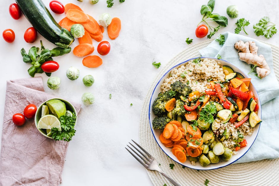 Salada colorida de quinoa com vegetais frescos, uma opção saudável e equilibrada para a quina 6771.