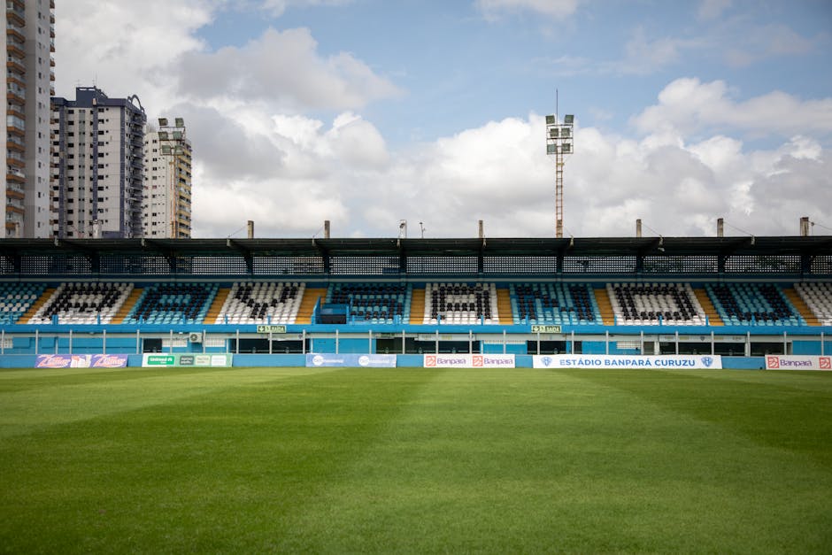 Estádio vazio Banpará Curuzu em Belém, Brasil, pronto para o jogo Athletico-PR x Paysandu.