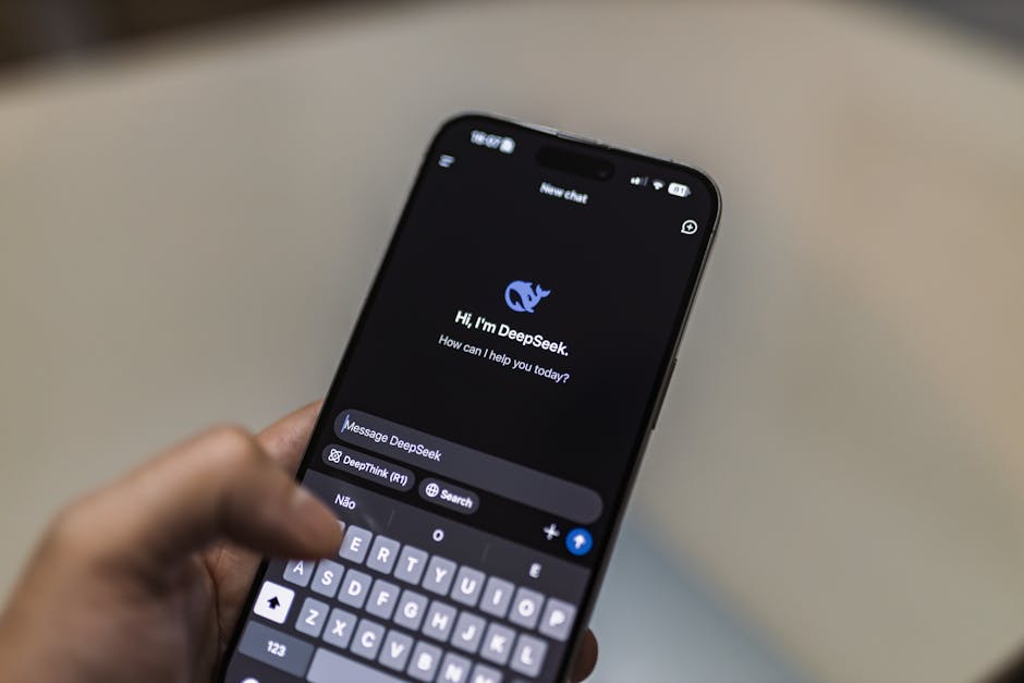 Interface de chatbot de inteligência artificial em smartphone. Ideal para temas de tecnologia e discussões sobre IA.