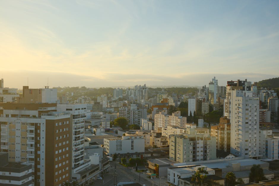 Vista aérea do estádio do Remo em Belém, durante o jogo contra o Criciúma, com torcida animada.